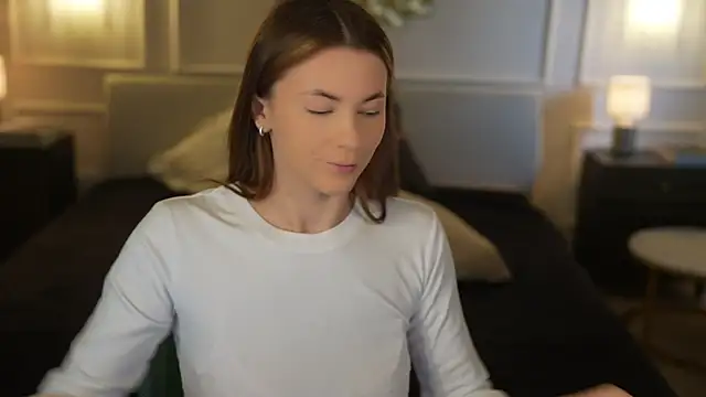 Julia  Star  online show from April 11, 10:41 am