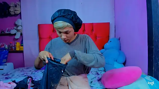 StassieBell online show from February 21, 7:09 am