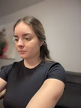 imlindapink online show from January 8, 6:45 pm