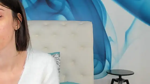 SkinnyDolly online show from April 16, 2:34 am