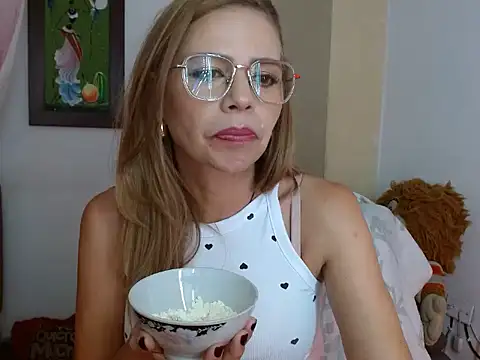 Snapshot of _melisaa_ chatting on September 14, 7:45 pm  melisaa  online show from September 14, 7:45 pm