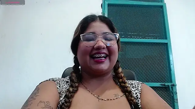 Gabycutee online show from September 12, 9:33 pm