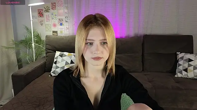 Snapshot of jenny_bunny_ chatting on September 13, 1:24 am jenny bunny online show from September 13, 1:24 am