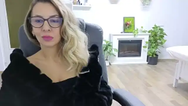 SukyGirl online show from February 5, 9:01 am