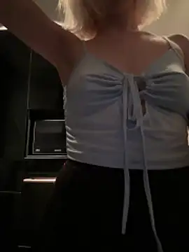 XMelissaX online show from May 17, 9:25 pm