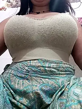 cute-mahek online show from April 8, 7:49 pm