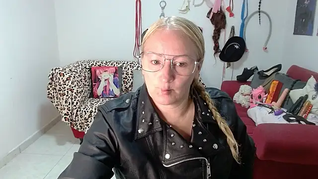 emperabigbootybigass online show from April 1, 12:28 pm