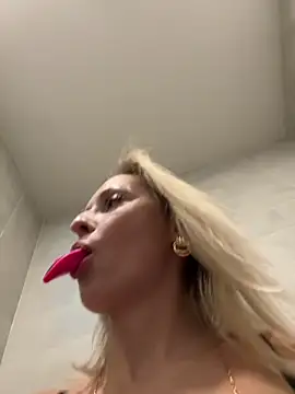 Diamond Bunny  online show from November 23, 3:47 pm