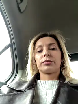 Diamond Bunny  online show from December 5, 1:12 pm