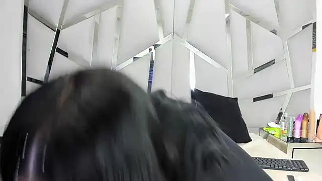 Criistaal  online show from February 3, 5:16 am