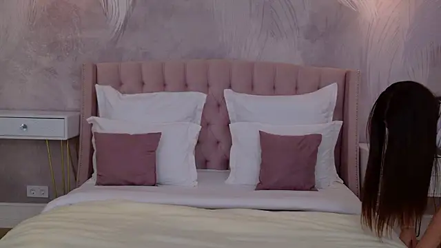 milaleoneli online show from February 1, 3:11 pm