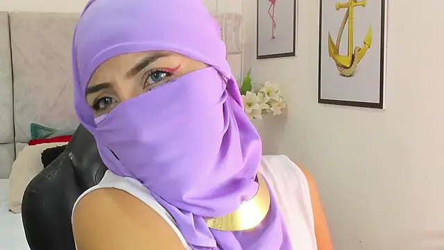 naomiii   online show from February 11, 12:28 pm