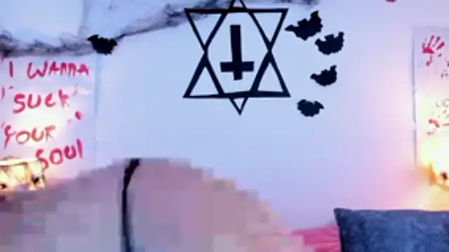 Snapshot of LunaSmitt chatting on October 23, 12:16 am LunaSmitt online show from October 23, 12:16 am