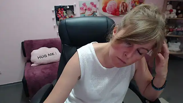 Hot Milady online show from August 8, 7:38 am