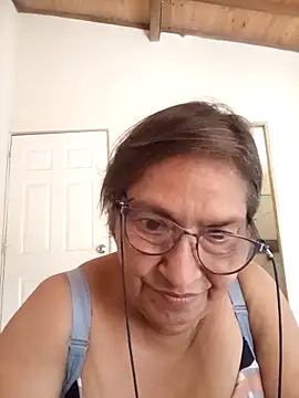 florecita69 online show from November 11, 2:36 pm