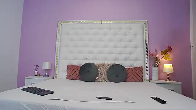 Lenna Paul online show from January 7, 5:00 am