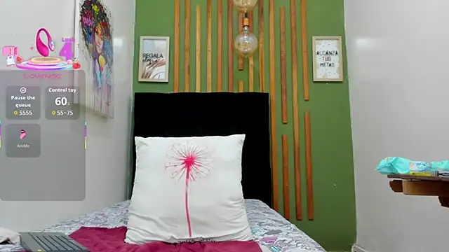 Cindy milf online show from March 12, 10:01 pm