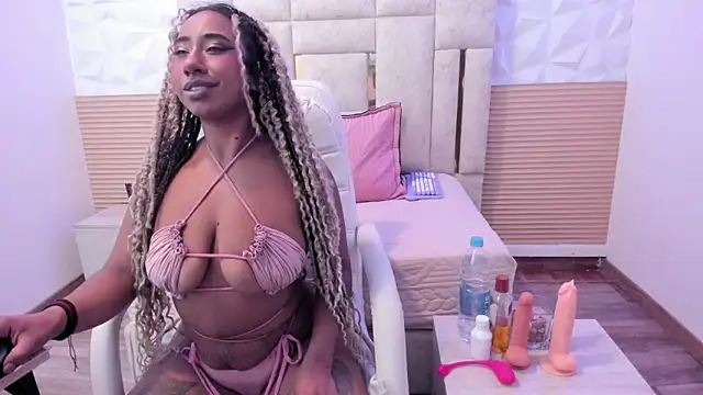  Eveelyn online show from February 16, 7:25 pm