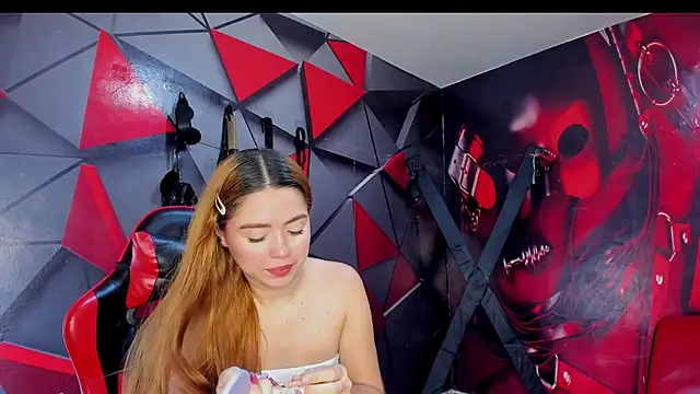 Hana and Zeta online show from February 3, 12:21 pm