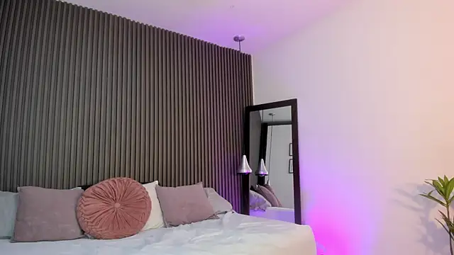 sammybrunette1 online show from April 13, 3:30 am