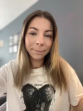 Mia Ethan online show from June 9, 6:46 am