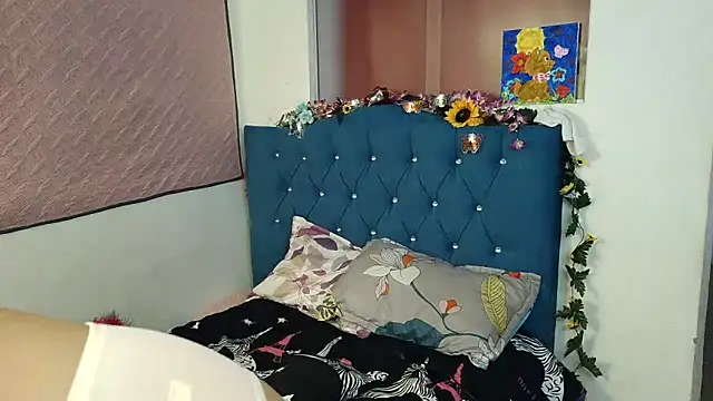 Milkdulce1 online show from February 17, 4:17 pm