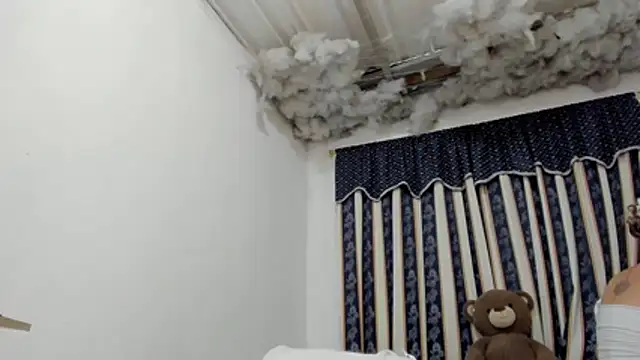 Lauu G online show from February 3, 1:27 pm