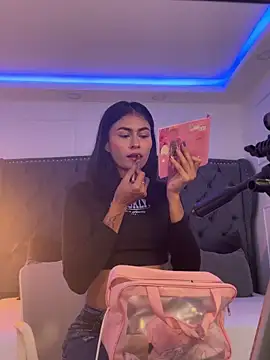 emilie xx  online show from March 31, 7:58 pm