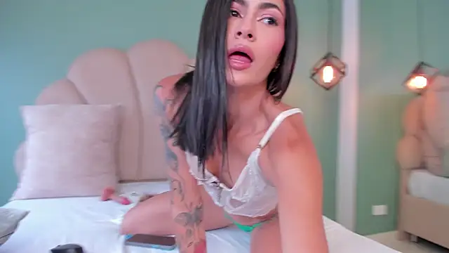 emilie xx  online show from April 16, 9:14 pm