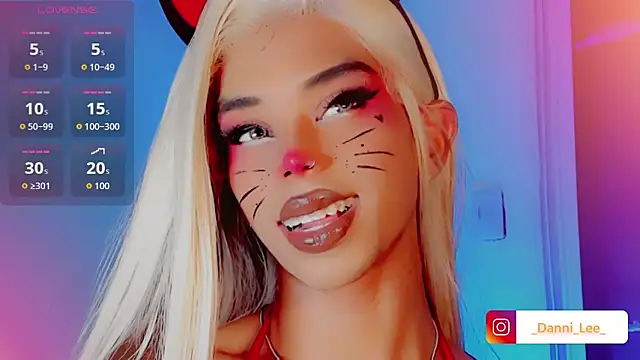 DanniLee  online show from October 31, 10:36 pm