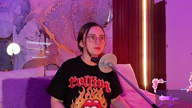 centaurigirl online show from November 22, 4:20 pm