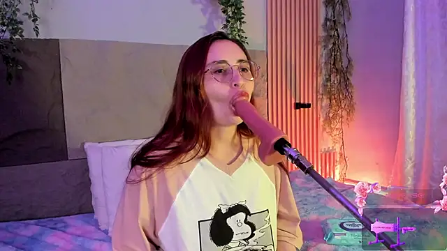 centaurigirl online show from April 14, 4:45 am