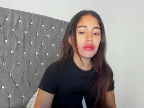 Snapshot of AriaMontgomery chatting on September 12, 4:02 am AriaMontgomery online show from September 12, 4:02 am