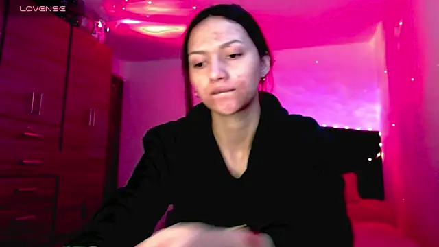 holy juli online show from November 17, 5:30 am