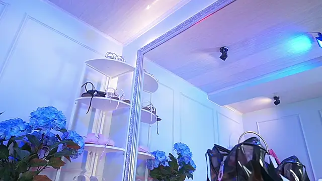 elasummer online show from March 23, 12:33 pm