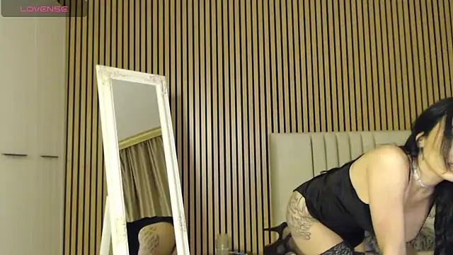 Halie May online show from January 31, 7:34 pm