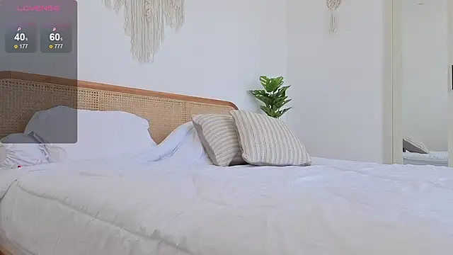 Snapshot of Your_dream_Alice chatting on October 10, 6:40 am Your dream Alice online show from October 10, 6:40 am