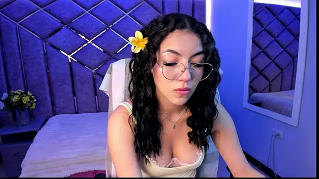 Poly Sasha  online show from June 3, 4:24 am