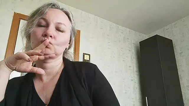 EdithManning online show from May 16, 6:16 am