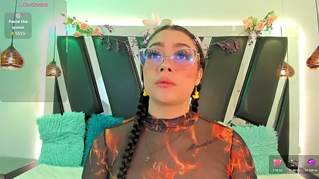 antonelllepiercee online show from April 12, 11:35 am