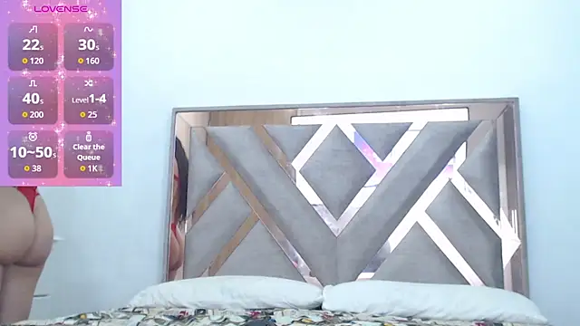 CorinaSmith28 online show from April 10, 8:59 pm