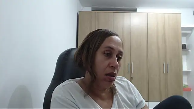 RoxanaLove9 online show from February 19, 4:12 am