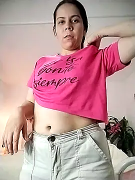 Snapshot of Lucianaferro_ chatting on October 30, 7:55 am Lucianaferro  online show from October 30, 7:55 am