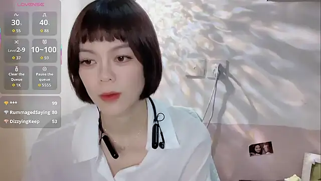 Linda-LL online show from October 31, 1:59 pm