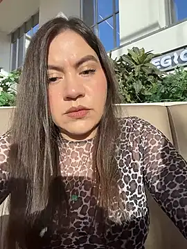 Iam  Cristal online show from April 9, 10:15 pm