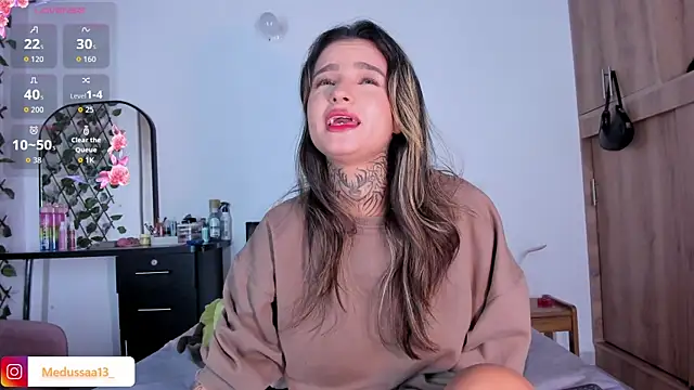 medussa13  online show from April 17, 12:29 pm