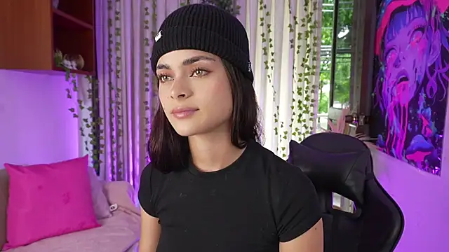 HannaRhodes online show from January 12, 2:55 pm