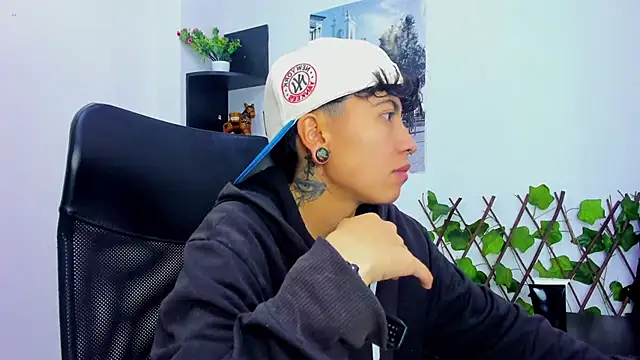 Im Mathias online show from November 8, 4:17 am