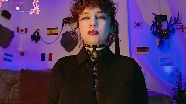 Sweet Chaos online show from July 1, 6:40 pm
