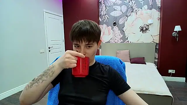 EmiliaYours online show from March 24, 4:12 pm